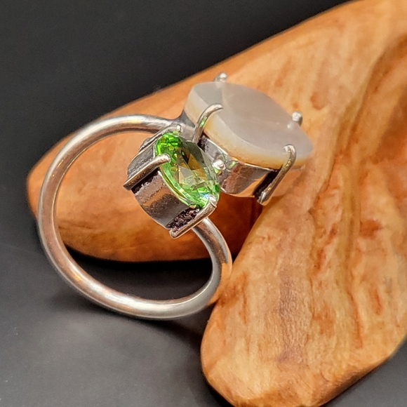 Mother of Pearl/Peridot Adjustable Ring - Silver Plated - NWT - Picture 7 of 8
